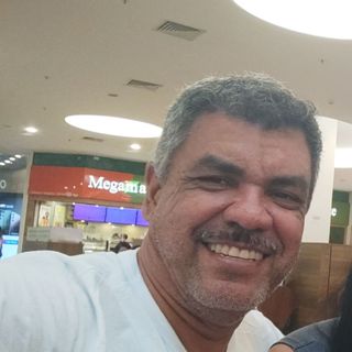 <strong>Felipe Moreno, 54 años — Medellín, CO</strong>